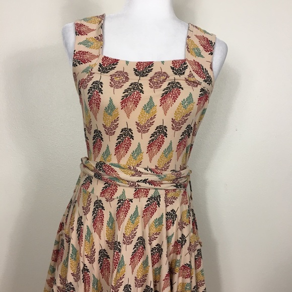 🛑🛑 SOLD!! Effie’s Heart Tan Leaf Print Dress - Picture 4 of 8